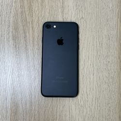 iPhone 7 - Unlocked - 32GB