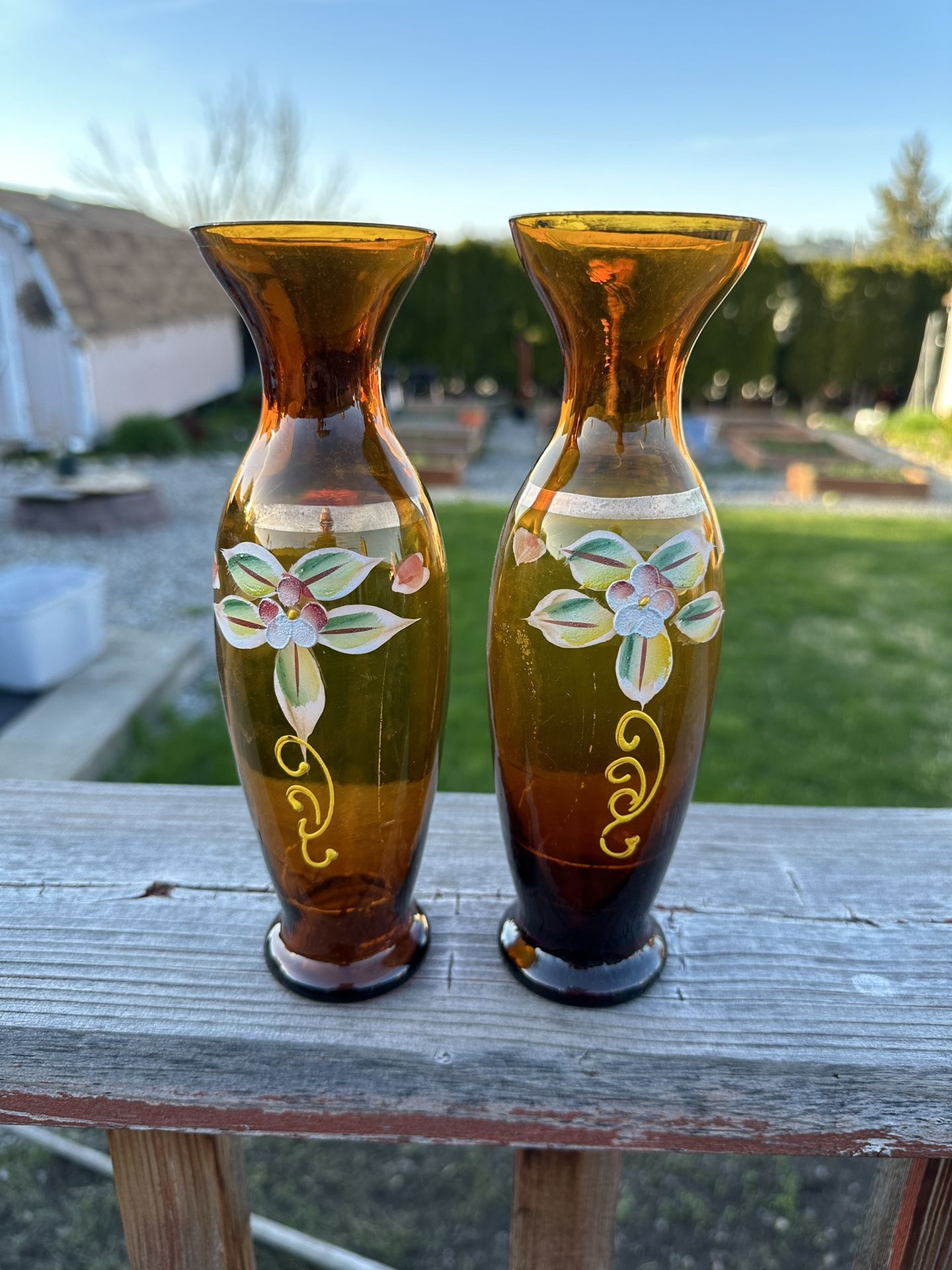 Stunning brown vintage vases w flowers  8 In Tall
