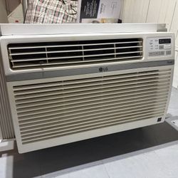 LG Air conditioner With Remote And WiFi Access 
