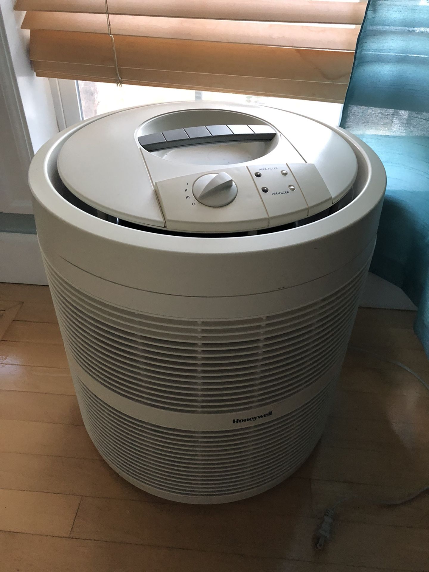 Honeywell True HEPA Round Air Purifier W/ Pre-filter Large Rooms Model 50300