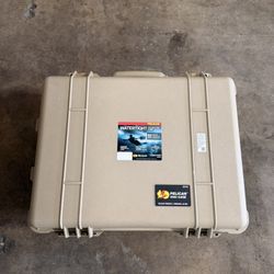 Pelican 1560 Protector Case (With Foam) - Desert Tan