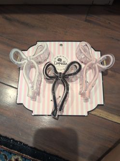Three brand new bow claw clips never been worn still in package