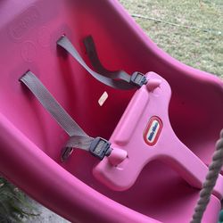 Columpios para bebé con sus cintas de seguridad, puedes colgarlo en un árbol o en tu patio es rosa claro y un rosa fuerte $20 cada uno excelente condi