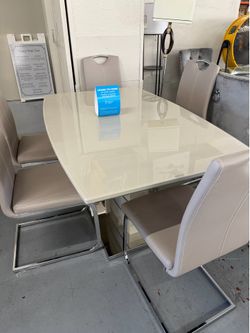 Tons of Dining Sets only @ FURNITURE LOVE ❤️ Same Day Delivery 🚚