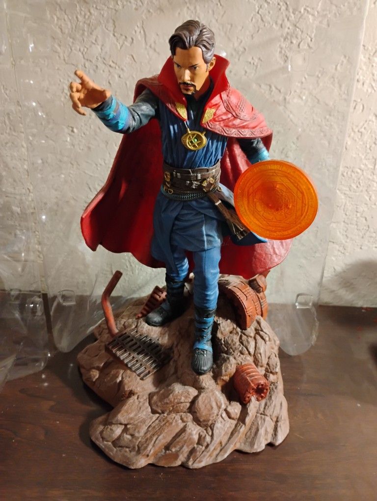 DR Strange Figure Avengers Infinity War