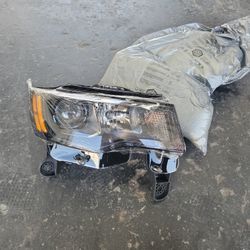 2017 To 2022 Jeep Grand Cherokee Headlight Assembly,  Brand New!!!