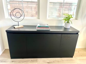 Sideboard/storage table