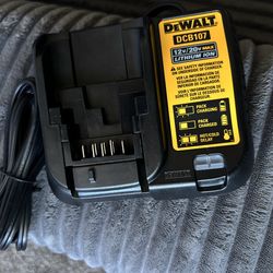 Charger Dewalt