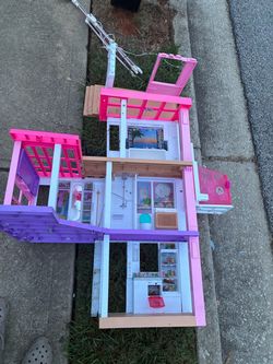 Barbie DreamHouse 3-Story Dollhouse Playset