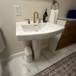 NEW PEDESTAL SINK IN BOX!