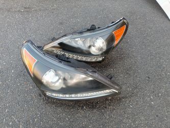 2011-2013 Hyundai Equus Xenon hid headlights (adaptive) with all the accessories and lights bulbs OEM.