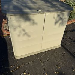 Rubbermaid Outdoor Storage Shed 