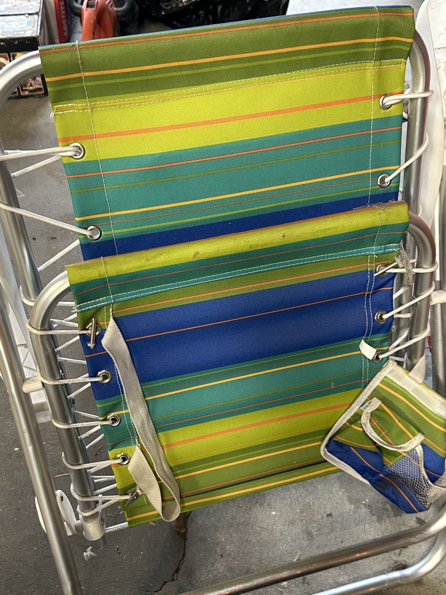 Short beach lawn chair