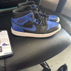 Jordan 1 Hyper Royal 