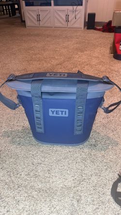 YETI Hopper M15 Soft Cooler – Navy