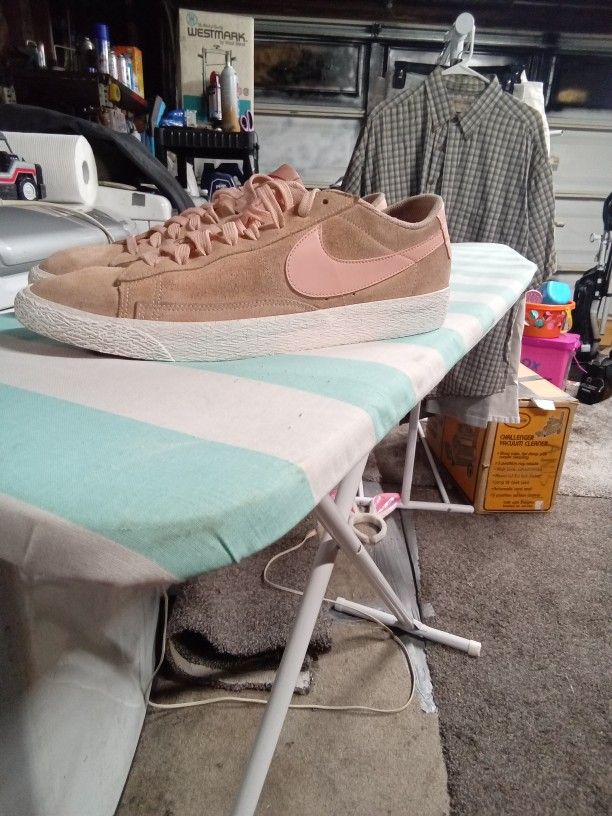 Men's Nike Shoes (Pink)