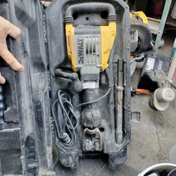 DeWalt Demolition Tool