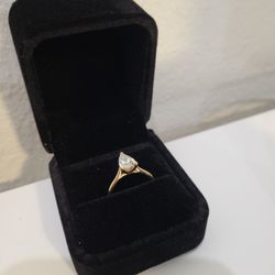 Stunning 1.22 Carat Pear-Shaped Lab Diamond Ring – 14K Yellow Gold