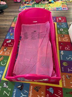 Minnie Toddler Bed (used)