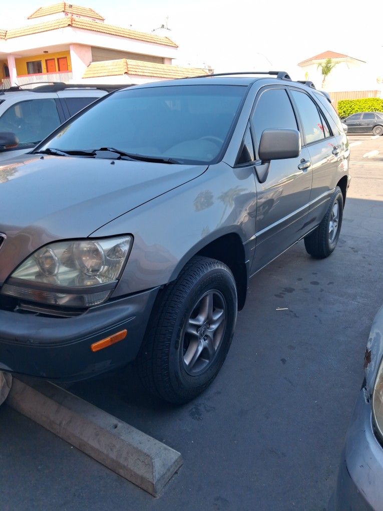 2001 Lexus Rx 300 for Sale in Pasadena, CA - OfferUp