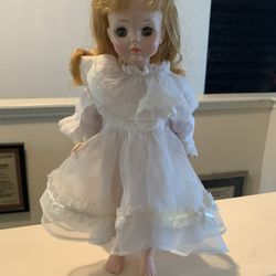 Vintage 1965 Madame Alexander 14" Bride Doll w Stand