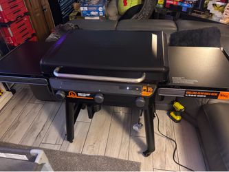 Traeger Flatrock 3-Burner Zone Grill, Propane Black Flat Top Griddle