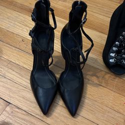 Like New Kendall And Kylie Heels Three Straps Size 6 1/2