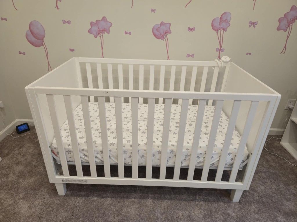 Delta Children Sonny 4-in-1 Convertible Baby Crib