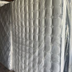 Queen Pillow Top Mattress