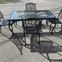 Gorgeous Aluminum Glass Top Patio Set Table & 4 Chairs **