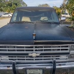 3/4 ton 1985 Chevrolet suburban