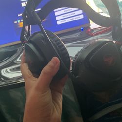 Wireless headphones they only work on PS five or PS4