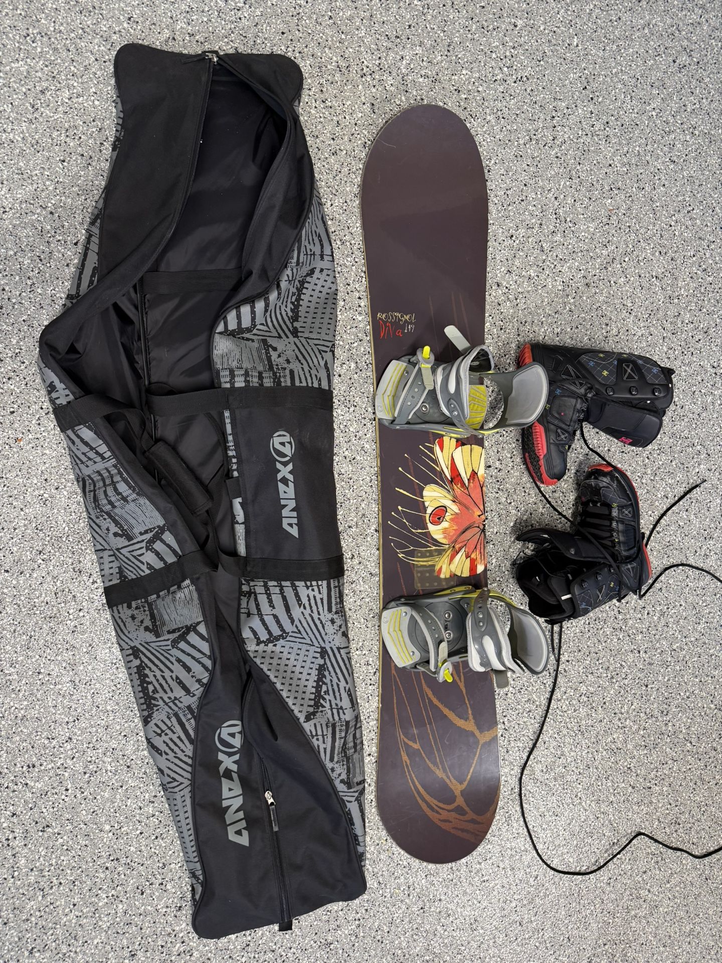 Rossignol DIVA 149 Snowboard with Bindings, Boots and bag