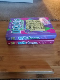 Dork DIARIES books 📚 (2)