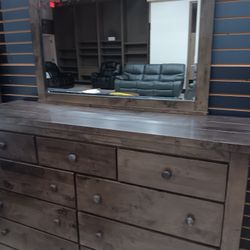 *June Sale Event!!!*---Classic Peter Queen/King Bedroom Sets---From $799!!!---Delivery And Financing😉