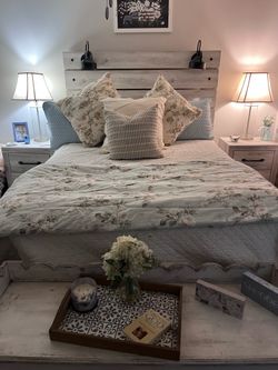 Light Wood Print Bedroom Set (QUEEN)