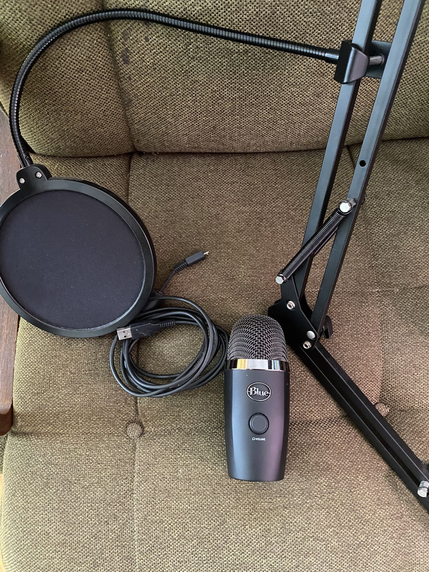 Blue Yeti Nano + Desk Mic Stand