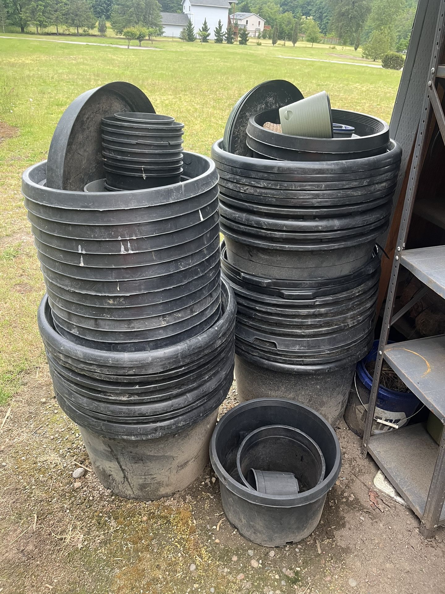 Lots Of Sizes Of Pots For Planting Starter Pots To 20 Gal