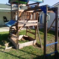 BACK YARD SWING SET FOR SALE