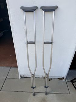 Pair of Adjustable Crutches – Lightweight and Sturdy