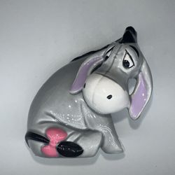 Vintage Disney Productions Parks 4" Ceramic Figurine Winnie The Pooh  THIS IS OLD!  4x4". Ceramic. Great condition. Slight crazing in his body beginni