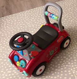 Ride on toy car