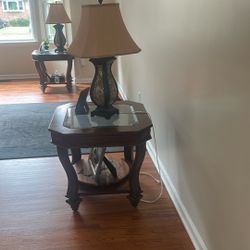 Living Room Set of 2 Lamps and End tables 