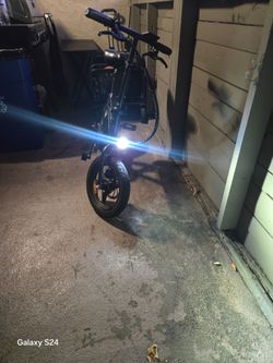 Black e-bike