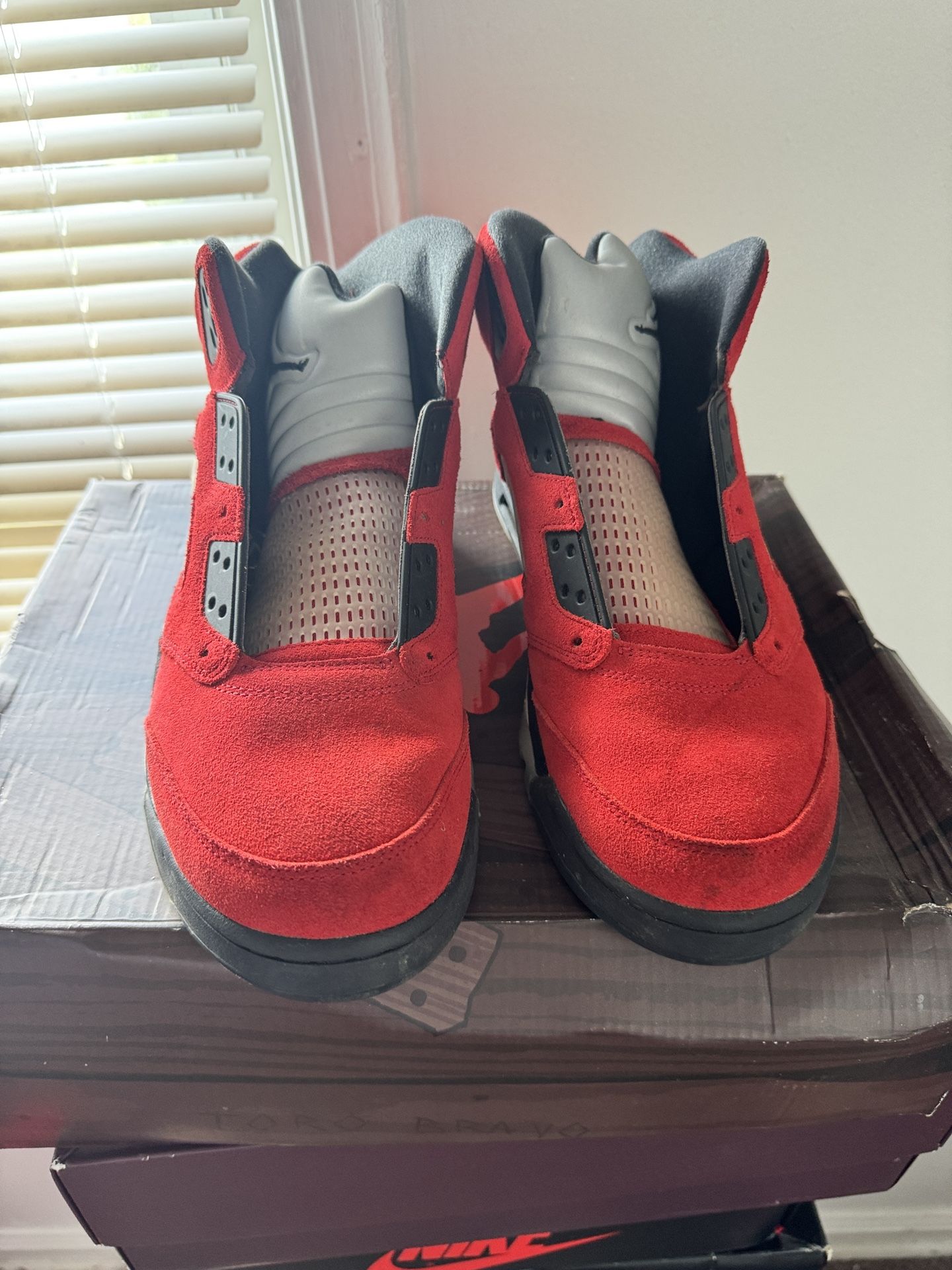 Jordan 5 Raging Bull