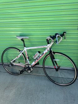 Fuji Newest 1.0 Road Bike