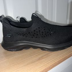 $8 New Skechers Woman Size 8