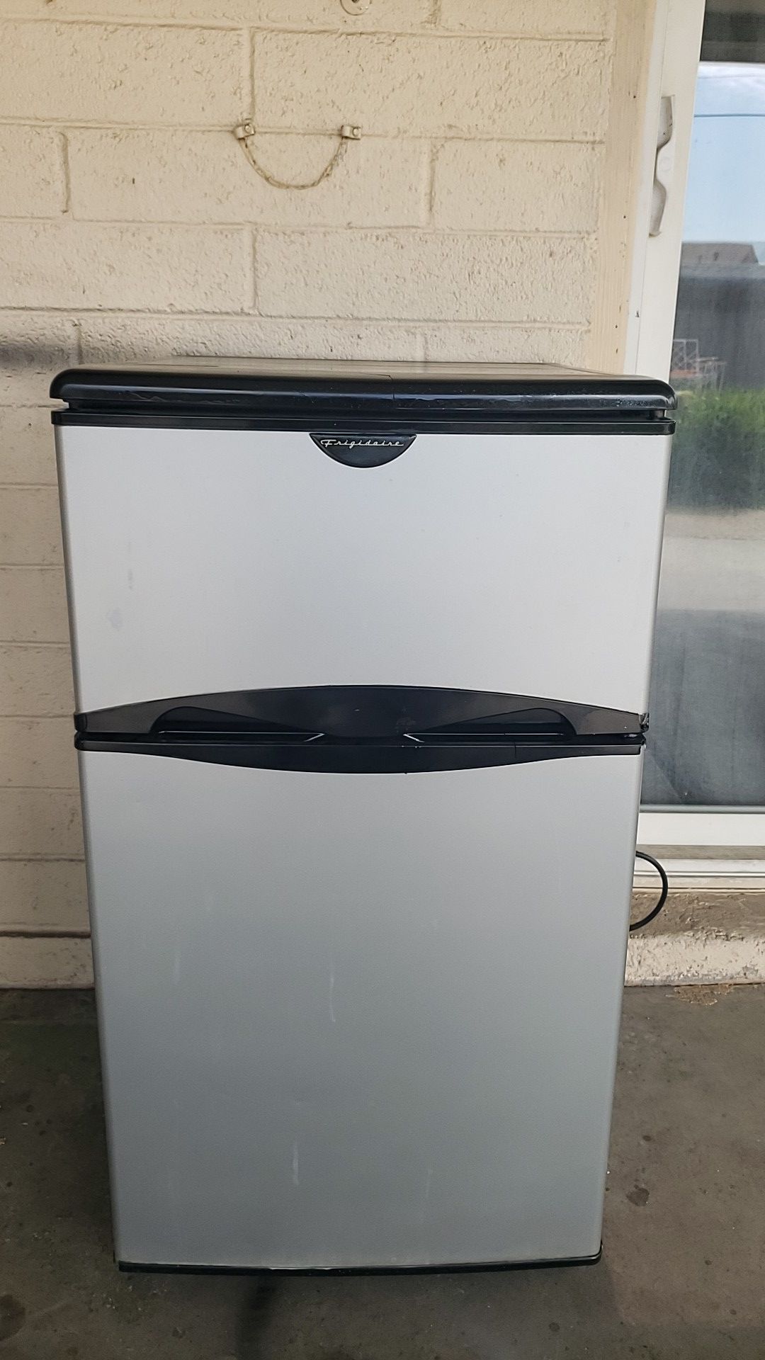 Mini Refrigerator Frigidaire regular condition Tested