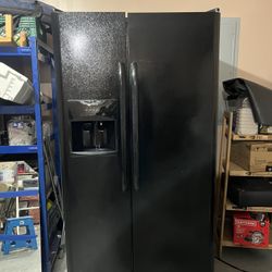 Refrigerator In Excellent Condition 
