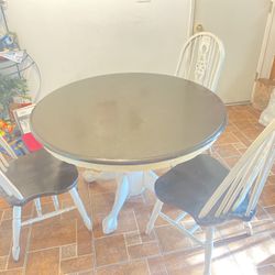 Comedor Con Tres Sillas 